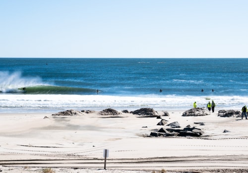 What is the Average Wave Height at Beaches in Northwest Florida During Summer Months?